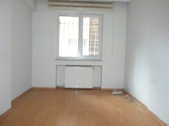 Bakırköy Adliye'nin Karşısı 1,Kat Çift Balkonlu Kiralık 2+1 Daire /İşyeri