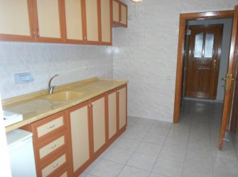 Bakırköy Adliye'nin Karşısı 1,Kat Çift Balkonlu Kiralık 2+1 Daire /İşyeri