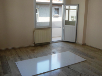 Güngören Akıncılar'da 4,Kat Çift Balkonlu 2+1Kiralık 90 m2 Daire