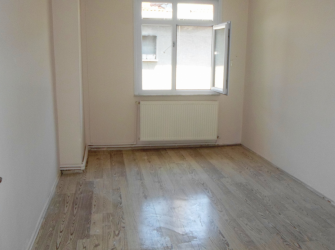 Güngören Akıncılar'da 4,Kat Çift Balkonlu 2+1Kiralık 90 m2 Daire