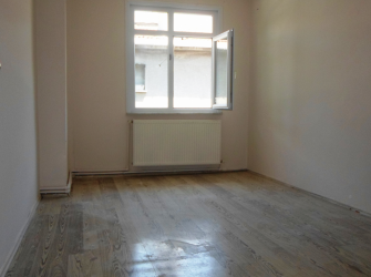 Güngören Akıncılar'da 4,Kat Çift Balkonlu 2+1Kiralık 90 m2 Daire