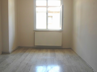 Güngören Akıncılar'da 4,Kat Çift Balkonlu 2+1Kiralık 90 m2 Daire