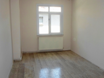Güngören Akıncılar'da 4,Kat Çift Balkonlu 2+1Kiralık 90 m2 Daire