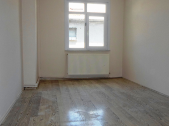 Güngören Akıncılar'da 4,Kat Çift Balkonlu 2+1Kiralık 90 m2 Daire