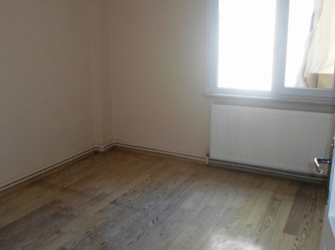 Güngören Akıncılar'da 4,Kat Çift Balkonlu 2+1Kiralık 90 m2 Daire