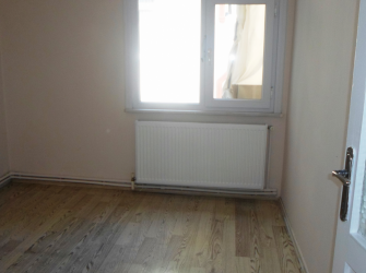 Güngören Akıncılar'da 4,Kat Çift Balkonlu 2+1Kiralık 90 m2 Daire