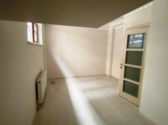 Güngören Haznedar'da 1+1 Metronun Karşısı 60 m2 İskanlı 7 Yıllık Bahçe Katı 