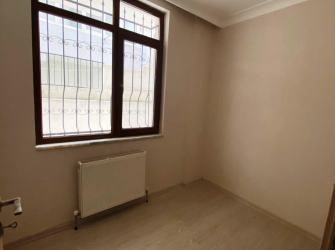 Güngören Haznedar'da 1+1 Metronun Karşısı 60 m2 İskanlı 7 Yıllık Bahçe Katı 