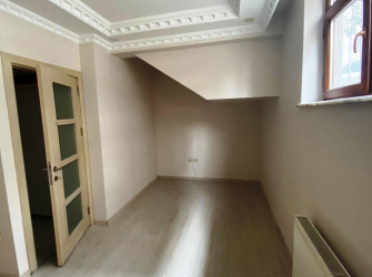 Güngören Haznedar'da 1+1 Metronun Karşısı 60 m2 İskanlı 7 Yıllık Bahçe Katı 