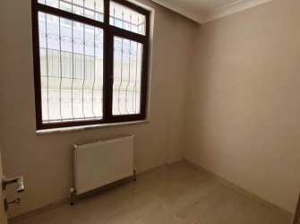Güngören Haznedar'da 1+1 Metronun Karşısı 60 m2 İskanlı 7 Yıllık Bahçe Katı 