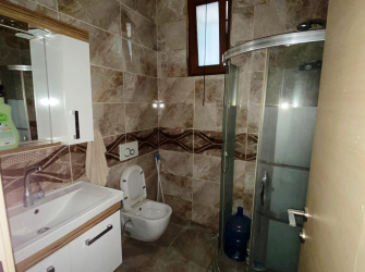 Güngören Haznedar'da 1+1 Metronun Karşısı 60 m2 İskanlı 7 Yıllık Bahçe Katı 