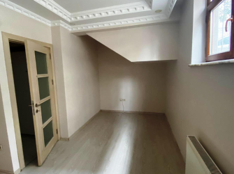 Güngören Haznedar'da 1+1 Metronun Karşısı 60 m2 İskanlı 7 Yıllık Bahçe Katı 
