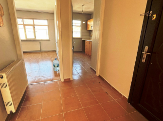 Bahçelievler Camlıkahve'de 5,Kat Balkonlu2+1Cadde Üstü 90 m2 Daire