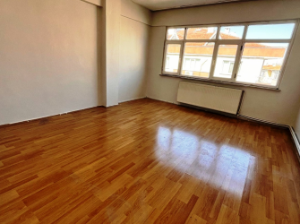 Bahçelievler Camlıkahve'de 5,Kat Balkonlu2+1Cadde Üstü 90 m2 Daire