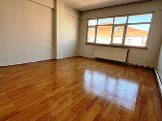 Bahçelievler Camlıkahve'de 5,Kat Balkonlu2+1Cadde Üstü 90 m2 Daire