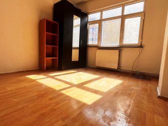 Bahçelievler Camlıkahve'de 5,Kat Balkonlu2+1Cadde Üstü 90 m2 Daire