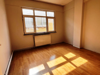 Bahçelievler Camlıkahve'de 5,Kat Balkonlu2+1Cadde Üstü 90 m2 Daire