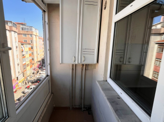Bahçelievler Camlıkahve'de 5,Kat Balkonlu2+1Cadde Üstü 90 m2 Daire