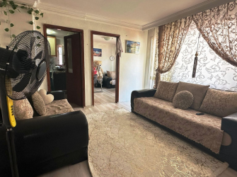 Bağcılar Parseller'de 4,Kat Arsa Tapulu 2+1 Balkonlu 70 m2 Daire 