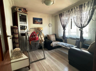Bağcılar Parseller'de 4,Kat Arsa Tapulu 2+1 Balkonlu 70 m2 Daire 