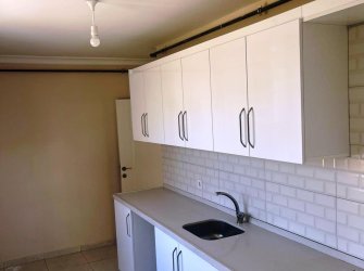 Avcılar Tahtakale'de 1,Kat 80 m2 Balkonlu 2+1 Kiralık 2 Yıllık Bina