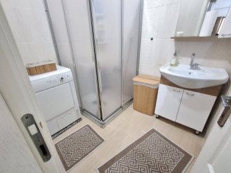 Güngören Akıncılar'da 75 m2 Balkonlu 2+1 Ön Cephe Yüksek Giriş