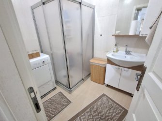 Güngören Akıncılar'da 75 m2 Balkonlu 2+1 Ön Cephe Yüksek Giriş