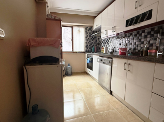 Bahçelievler Şirinevler'de 4,Kat Genç Bina 3+1 Asansörlü 120 m2 Boş Daire