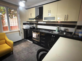 Güngören Güneştepe'de 3+1 Tramvaya Yakın Bahçe Katı A.Mutfaklı