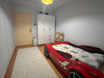 Güngören M.Çakmak'ta 2,Kat Kredili 3+1Ön Cephe 120 m2 Çift Balkonlu