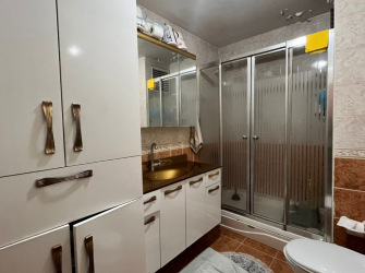 Güngören M.Çakmak'ta 2,Kat Kredili 3+1Ön Cephe 120 m2 Çift Balkonlu