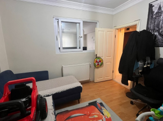 Güngören M.Çakmak'ta 2,Kat Kredili 3+1Ön Cephe 120 m2 Çift Balkonlu