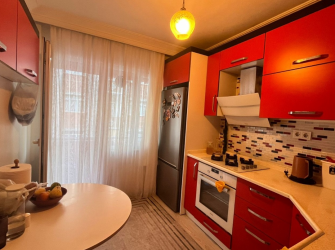 Güngören M.Çakmak'ta 2,Kat Kredili 3+1Ön Cephe 120 m2 Çift Balkonlu