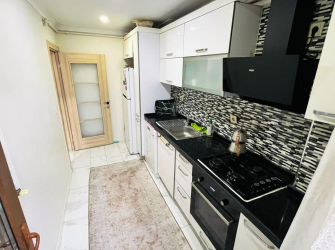 Bahçelievler'de 8 Yıllık Şirinevler Meydana Yakın 4,Kat  Asansörlü 2+1