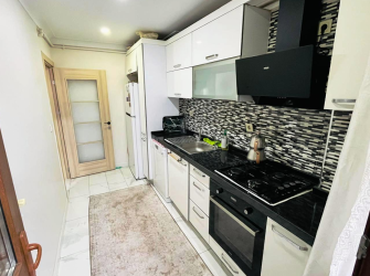 Bahçelievler'de 8 Yıllık Şirinevler Meydana Yakın 4,Kat  Asansörlü 2+1