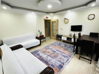 Bahçelievler'de 8 Yıllık Şirinevler Meydana Yakın 4,Kat  Asansörlü 2+1