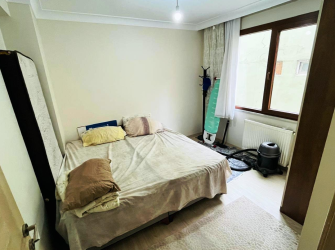 Bahçelievler'de 8 Yıllık Şirinevler Meydana Yakın 4,Kat  Asansörlü 2+1