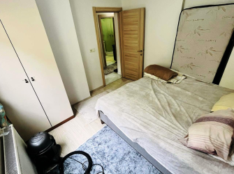 Bahçelievler'de 8 Yıllık Şirinevler Meydana Yakın 4,Kat  Asansörlü 2+1