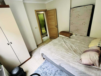 Bahçelievler'de 8 Yıllık Şirinevler Meydana Yakın 4,Kat  Asansörlü 2+1