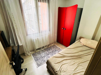 Bahçelievler'de 8 Yıllık Şirinevler Meydana Yakın 4,Kat  Asansörlü 2+1