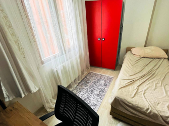 Bahçelievler'de 8 Yıllık Şirinevler Meydana Yakın 4,Kat  Asansörlü 2+1