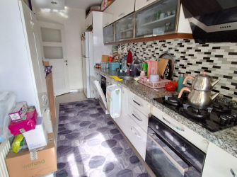 Bahçelievler Camlıkahve'de 4,Kat Asansörlü 8 Yıllık 100 m2 Ön Cephe