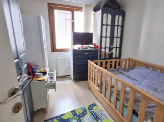 Bahçelievler Camlıkahve'de 4,Kat Asansörlü 8 Yıllık 100 m2 Ön Cephe