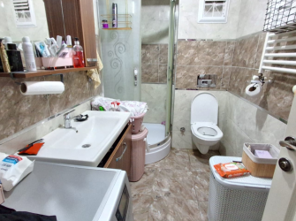 Bahçelievler Camlıkahve'de 4,Kat Asansörlü 8 Yıllık 100 m2 Ön Cephe