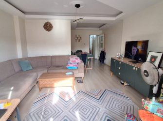 Bahçelievler Camlıkahve'de 4,Kat Asansörlü 8 Yıllık 100 m2 Ön Cephe