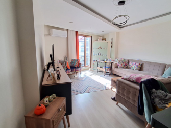 Bahçelievler Camlıkahve'de 4,Kat Asansörlü 8 Yıllık 100 m2 Ön Cephe