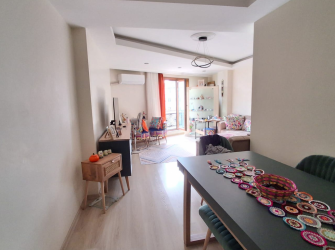 Bahçelievler Camlıkahve'de 4,Kat Asansörlü 8 Yıllık 100 m2 Ön Cephe