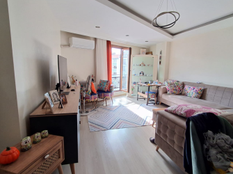 Bahçelievler Camlıkahve'de 4,Kat Asansörlü 8 Yıllık 100 m2 Ön Cephe