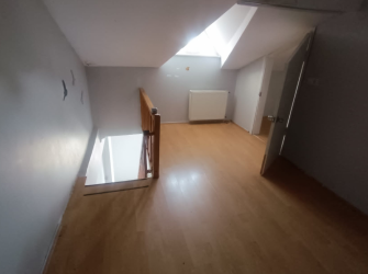 Bahçelievler Cumhuriyet'te 3+1 Asansörlü Dubleks 17 Yıllık 130 m2