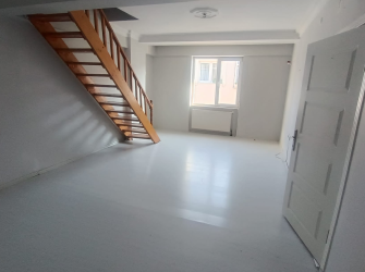 Bahçelievler Cumhuriyet'te 3+1 Asansörlü Dubleks 17 Yıllık 130 m2